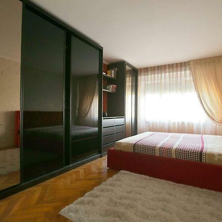 Apartamento Apartament Marc Oradea Exterior foto