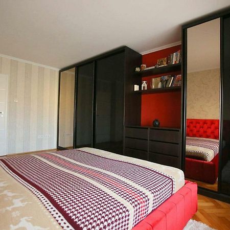Apartamento Apartament Marc Oradea Exterior foto