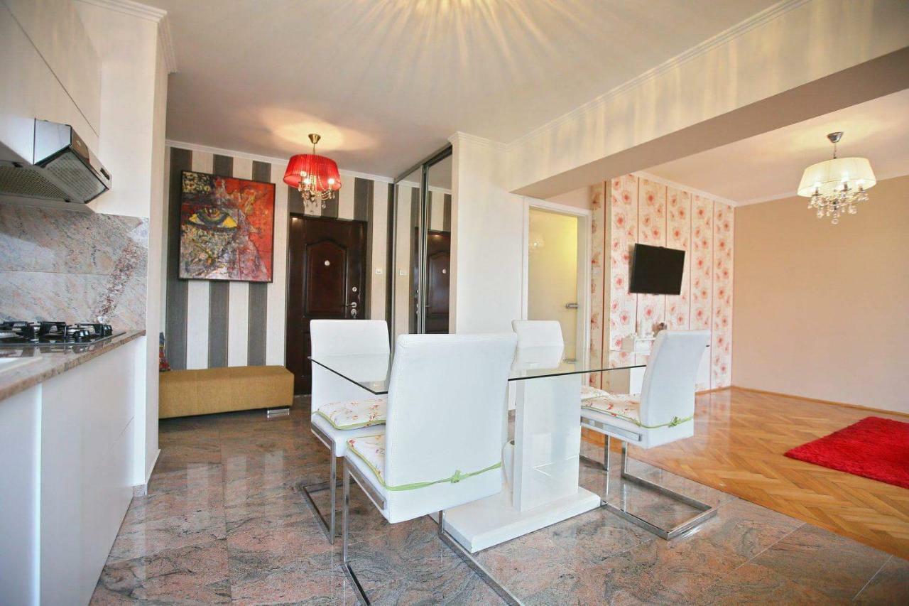 Apartamento Apartament Marc Oradea Exterior foto